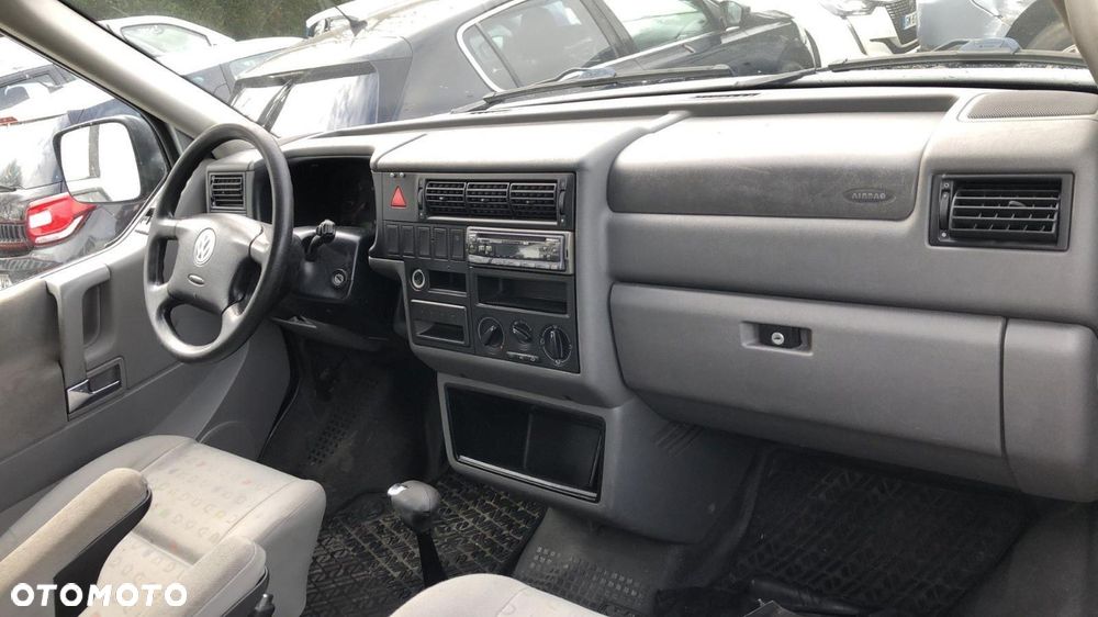 Volkswagen Caravelle - 4