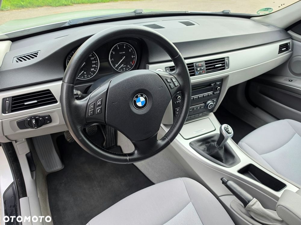 BMW Seria 3 318i Edition Exclusive - 27