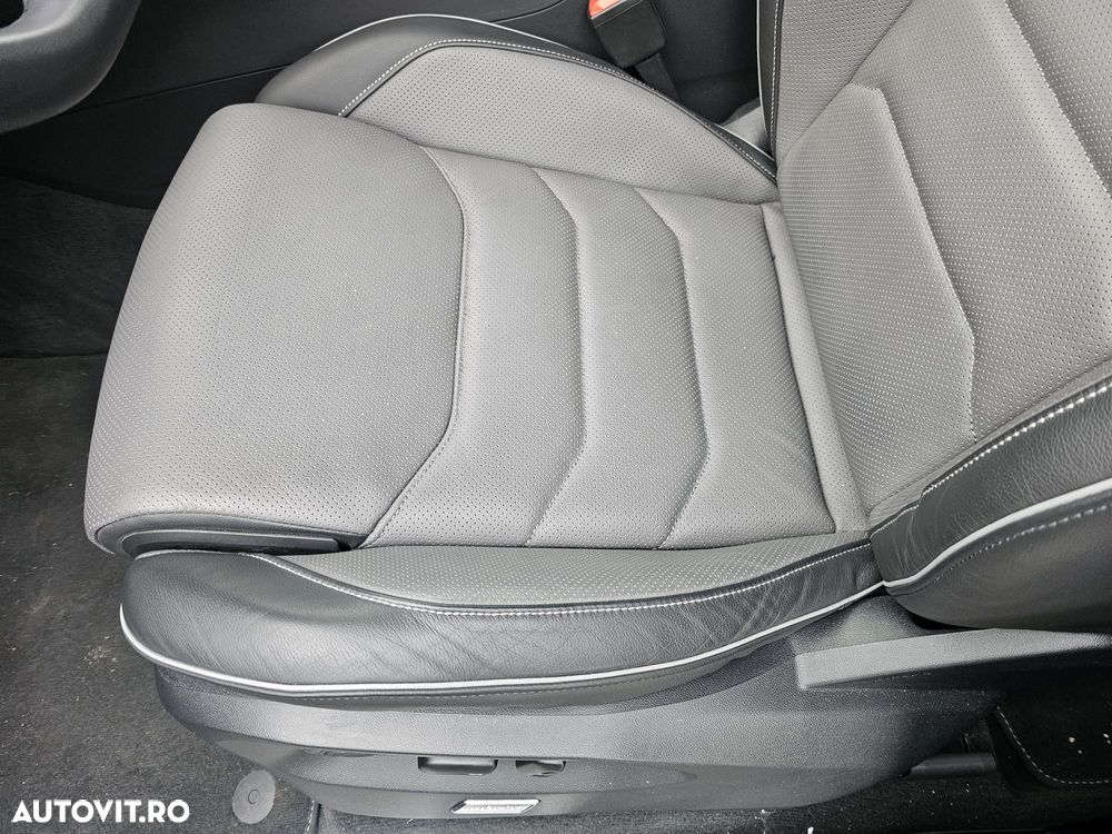 Volkswagen Touareg V6 TDI 4MOTION R-Line - 12