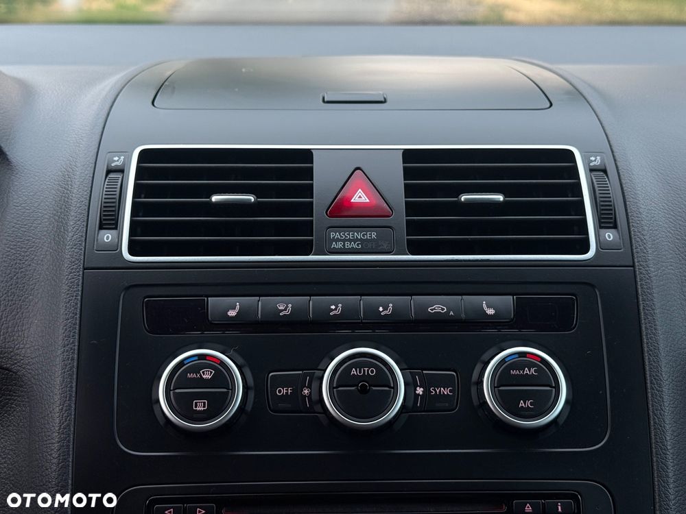 Volkswagen Touran - 27