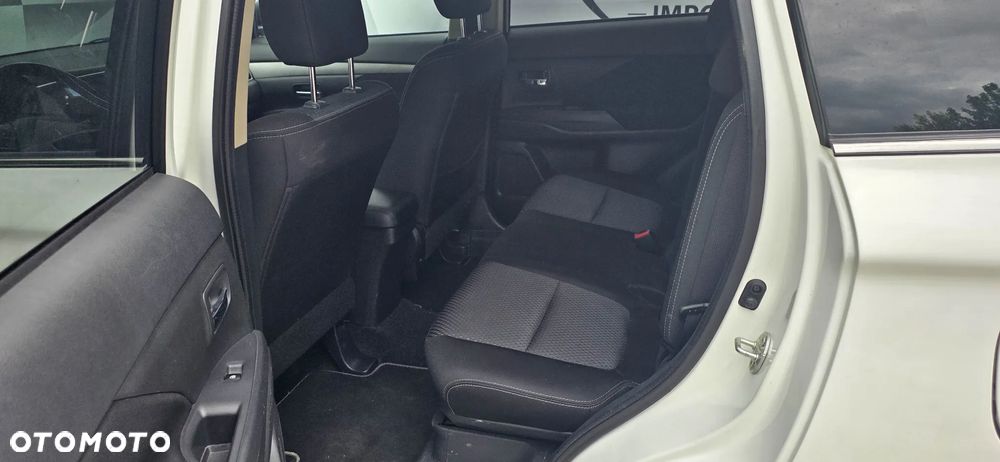 Mitsubishi Outlander 2.0 2WD Active - 17