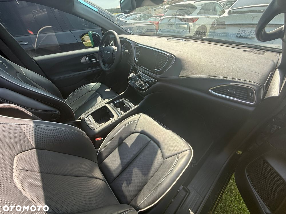 Chrysler Pacifica - 6