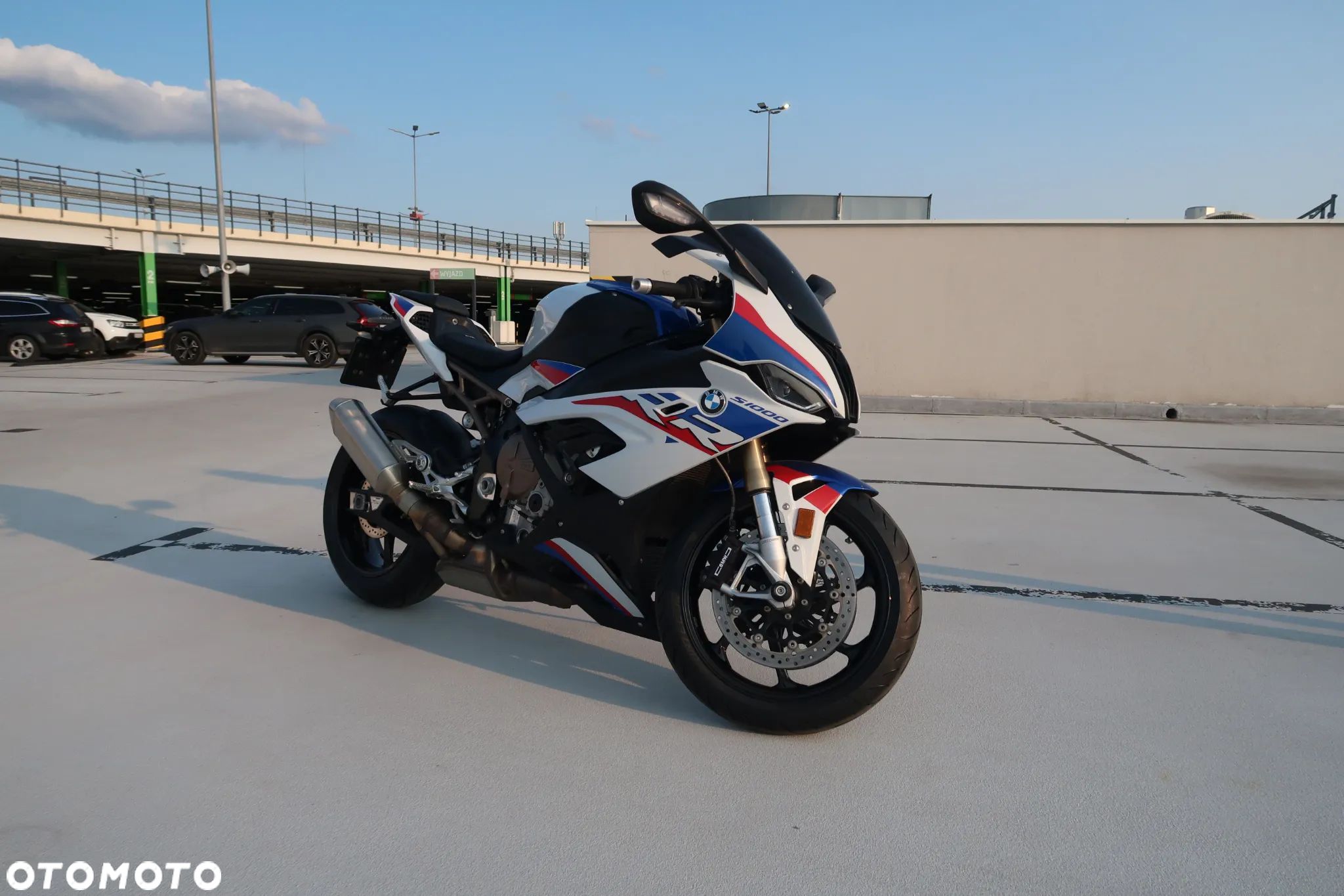 BMW S - 1