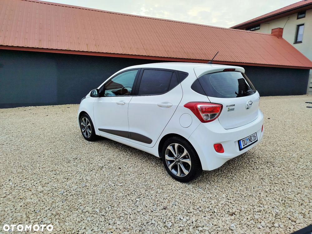 Hyundai i10 1.0 Fifa World Cup Edition - 13