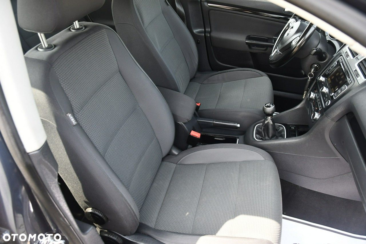 Volkswagen Golf - 24
