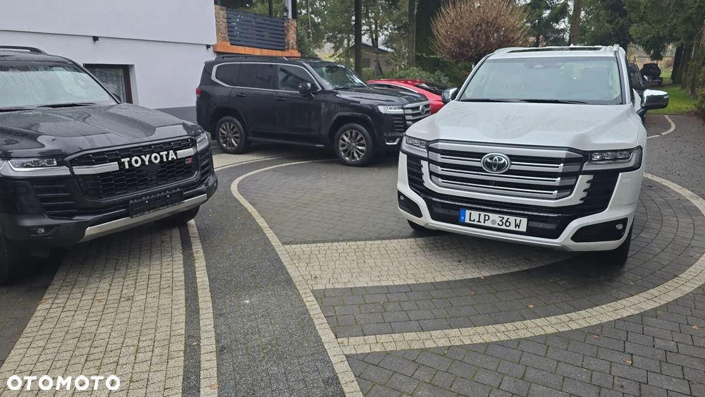 Toyota Land Cruiser - 10