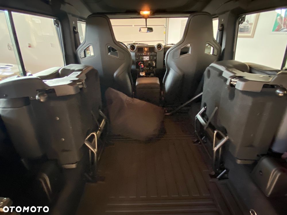 Land Rover Defender - 28