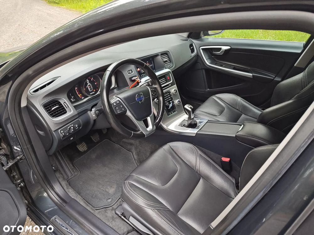 Volvo V60 D4 Momentum - 9
