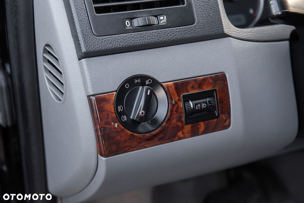 Volkswagen Multivan - 14