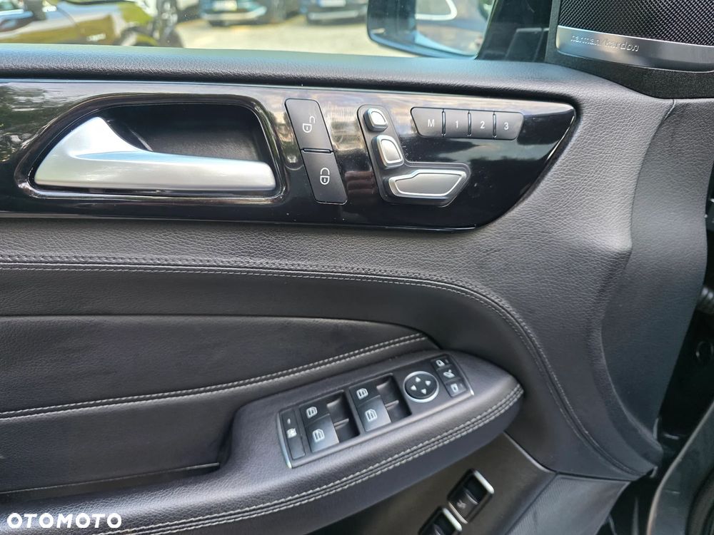 Mercedes-Benz GLS - 12