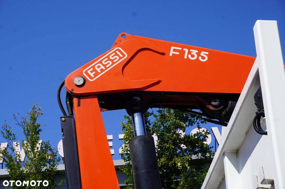 Renault C320 P4x2 E6 / HDS Fassi 5,6 t / Zasięg 8 m / Platforma 15 EPAL - 10