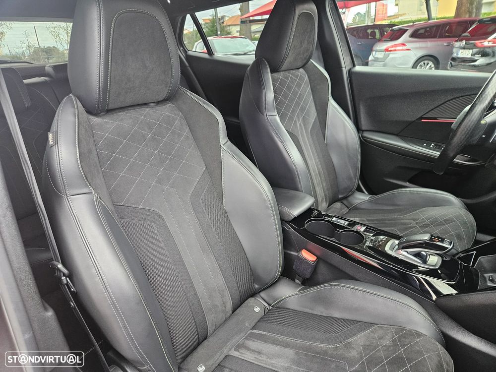 Peugeot 2008 1.2 PureTech GT EAT8 - 11