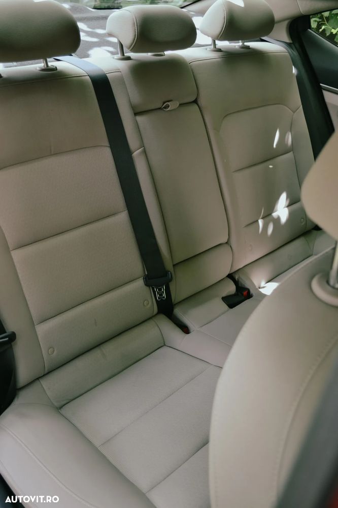 Hyundai Elantra - 6