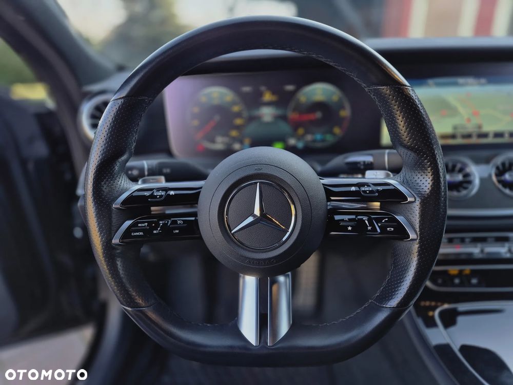 Mercedes-Benz CLS 300 d 4-Matic AMG - 15