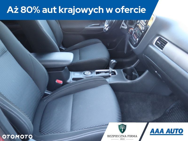 Mitsubishi Outlander - 10