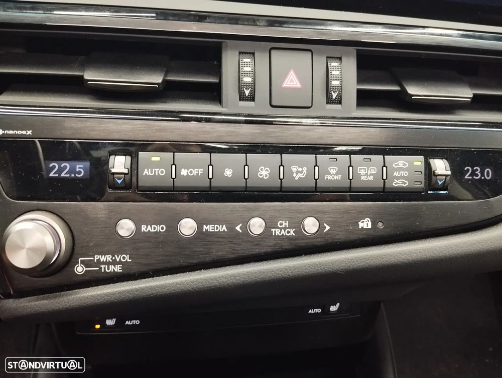 Lexus ES 300h F Sport - 35