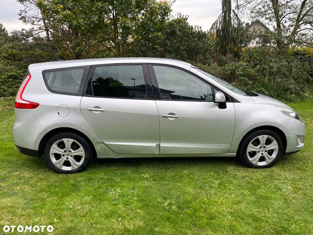 Renault Grand Scenic - 17