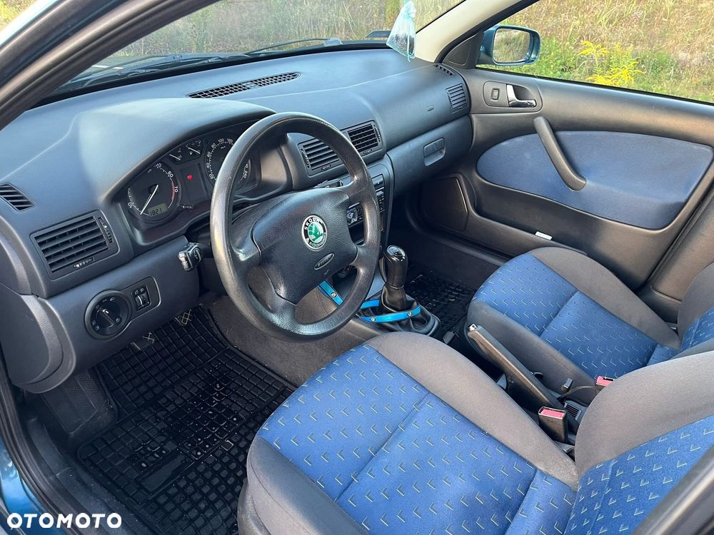 Skoda Octavia 1.6 Ambiente - 3
