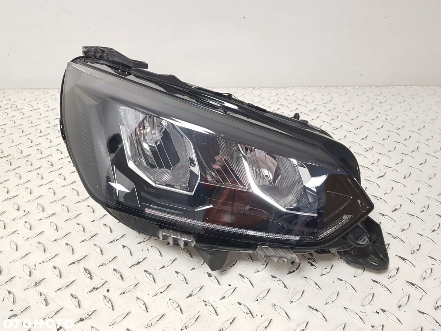 PEUGEOT 208 II 2008 II 2019- LED LAMPA PRAWA PRZEDNIA PRZÓD EUROPA 73312206 9833036180 - 2