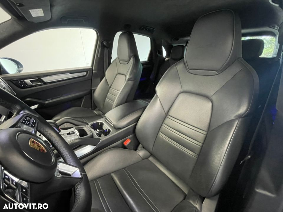 Porsche Cayenne Turbo - 16