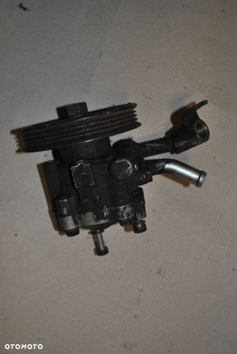 Pompa wspomagania Nissan Cabstar 2.5 DCI - 1