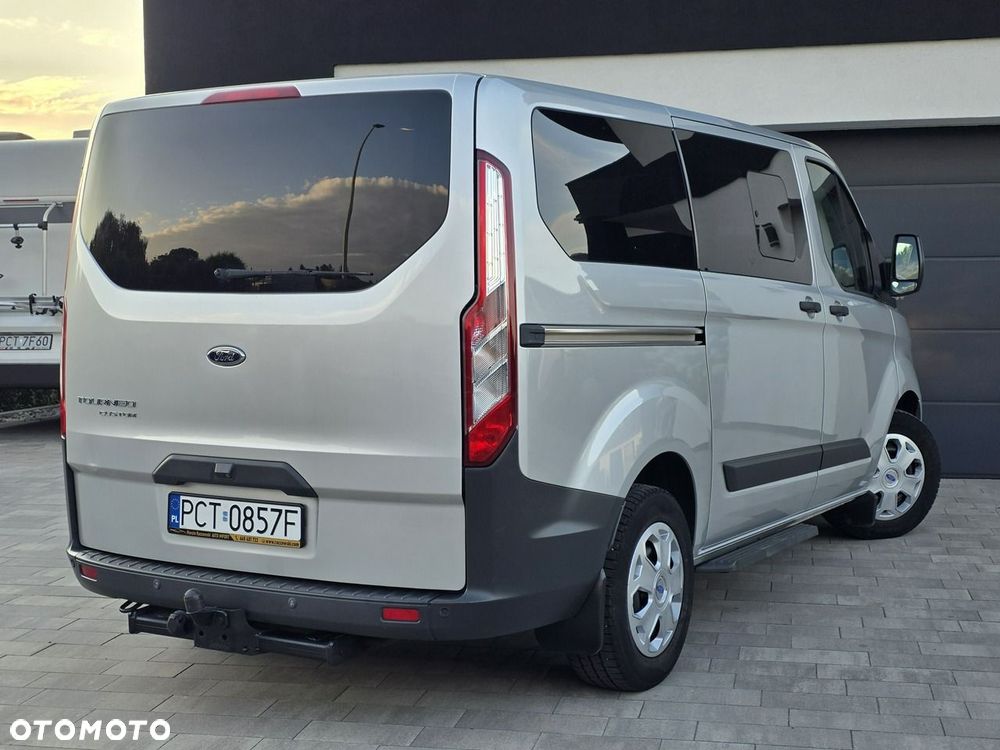 Ford Tourneo Custom - 37