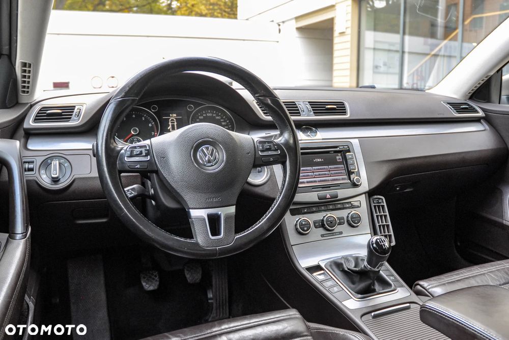 Volkswagen Passat - 9