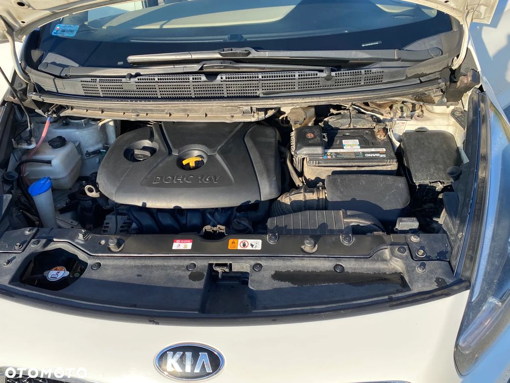Kia Carens - 10