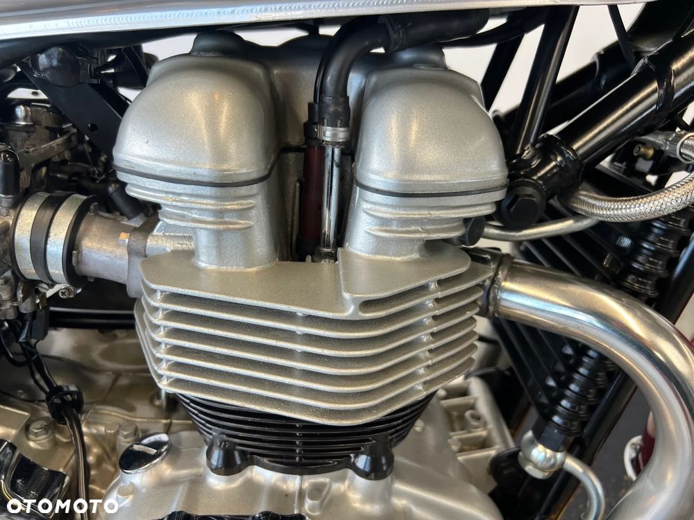 Triumph Bonneville - 26