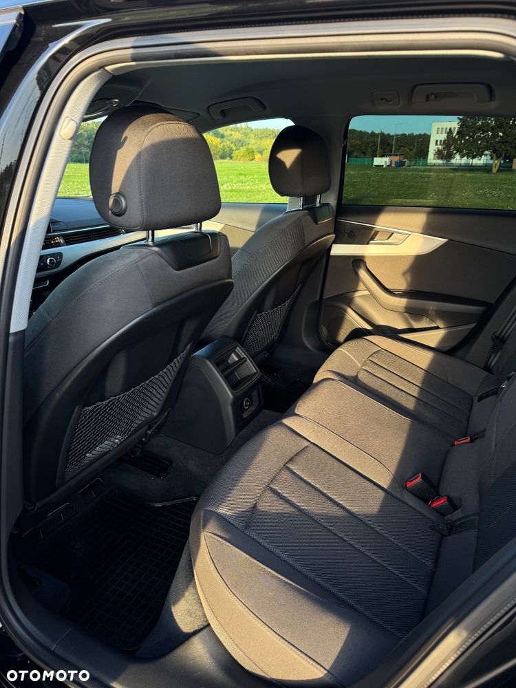 Audi A4 Avant 40 TFSI S tronic - 16