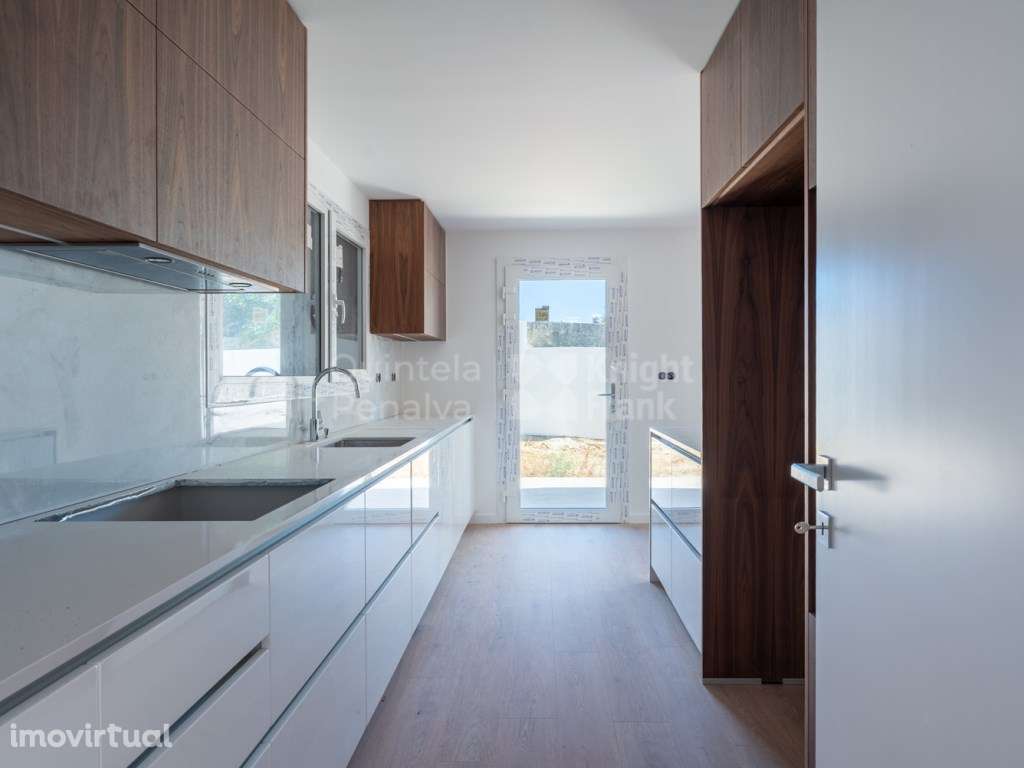 Moradia T4 com jardim e piscina privativa em Manique - Grande imagem: 5/33