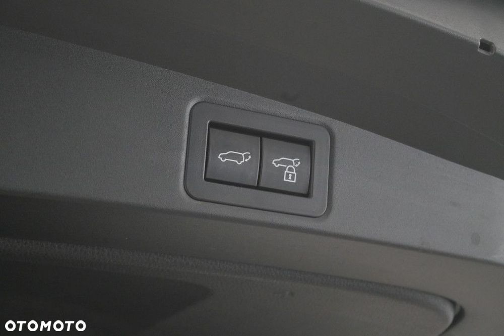 Toyota Corolla 1.8 Hybrid Style - 17