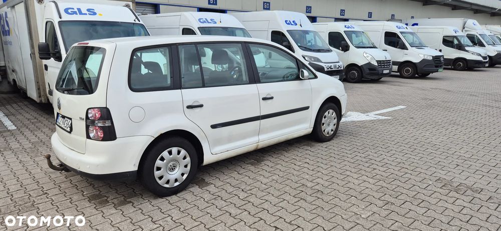 Volkswagen Touran 1.6 FSI Basis - 3