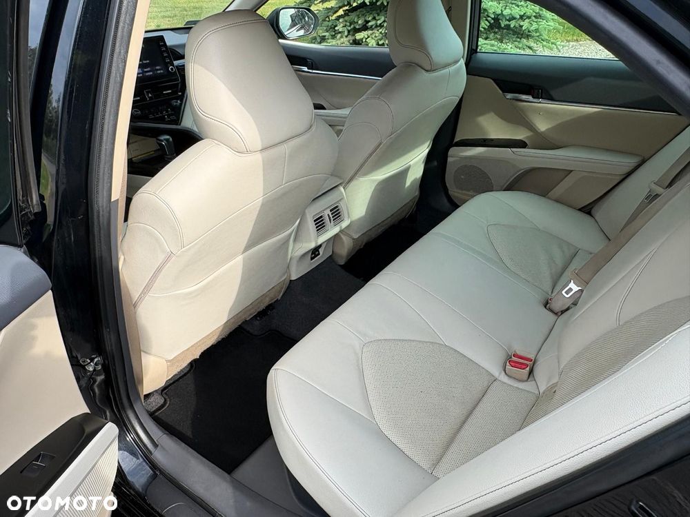 Toyota Camry 2.5 Hybrid Executive CVT - 23