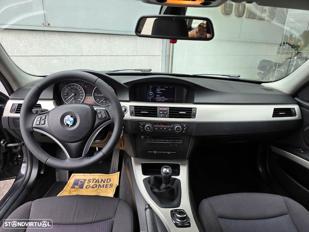 BMW 318 d Sport Line - 28