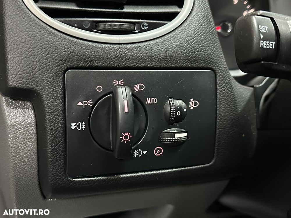 Ford Focus 1.6 16V Aut. Trend - 11