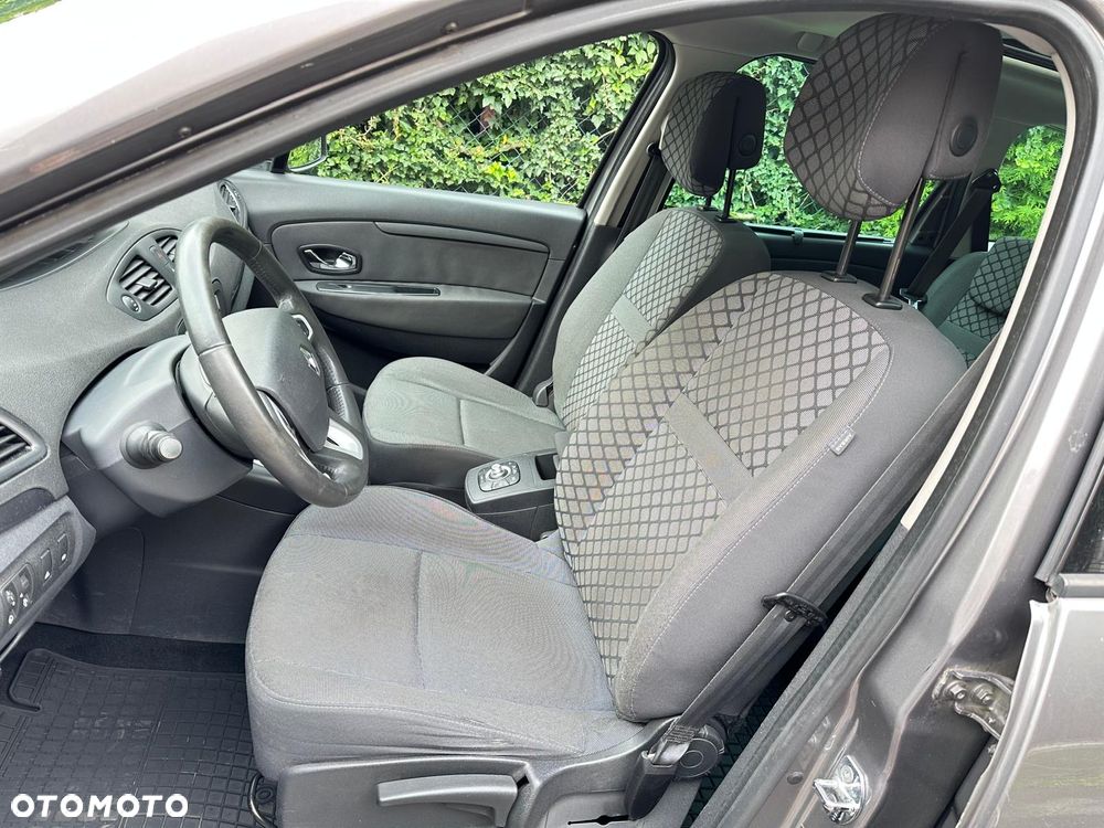 Renault Grand Scenic - 10