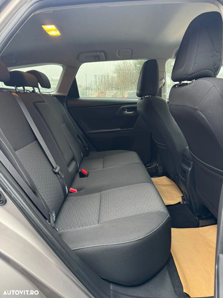 Toyota Auris 1.4 D-4D Touring Sports Comfort - 9