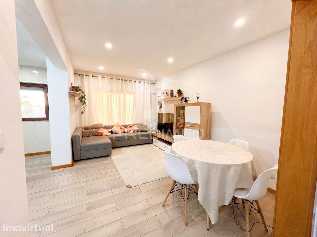 Apartamento T2 | Remodelado | Massamá | Arrendamento - Grande imagem: 2/13