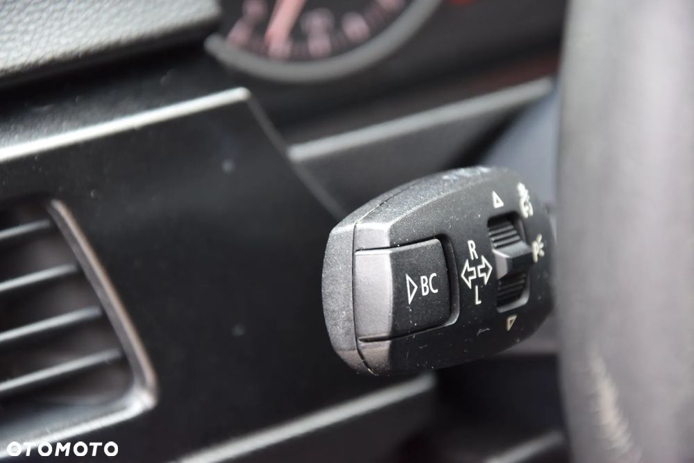 BMW Seria 3 325i - 32