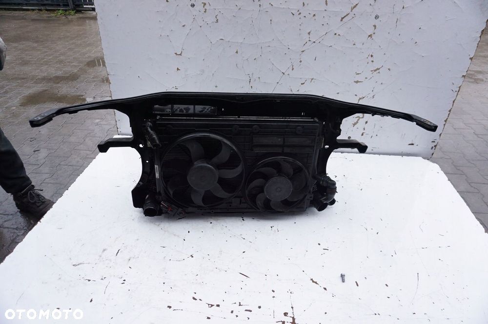 PAS PRZEDNI CHŁODNICE VOLKSWAGEN PASSAT B7 2.0 TDI - 2