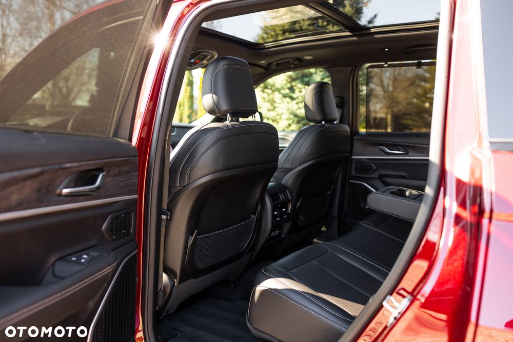 Jeep Grand Cherokee - 30