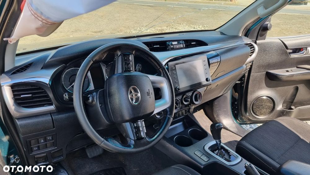 Toyota Hilux 4x4 Double Cab Autm Executive - 31
