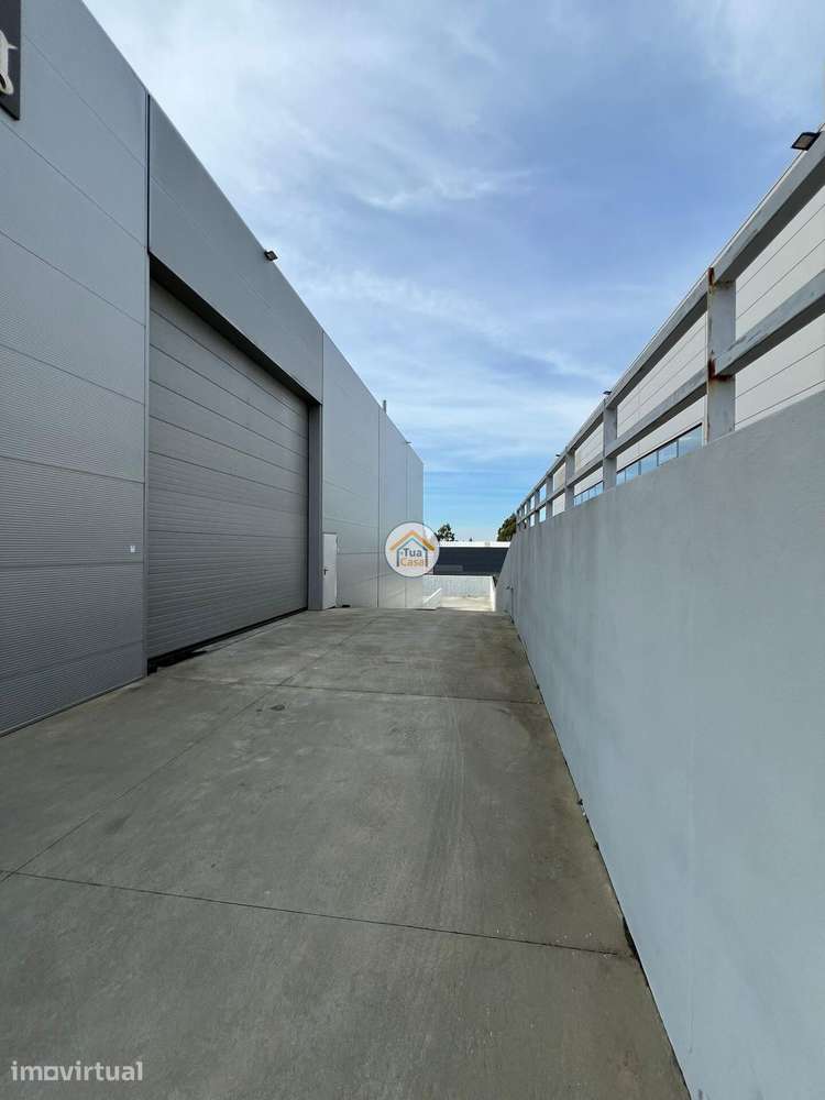 Armazém Industrial Moderno | 749 m2 | Terreno 1.400 m2 | Monte Grande - Grande imagem: 3/18