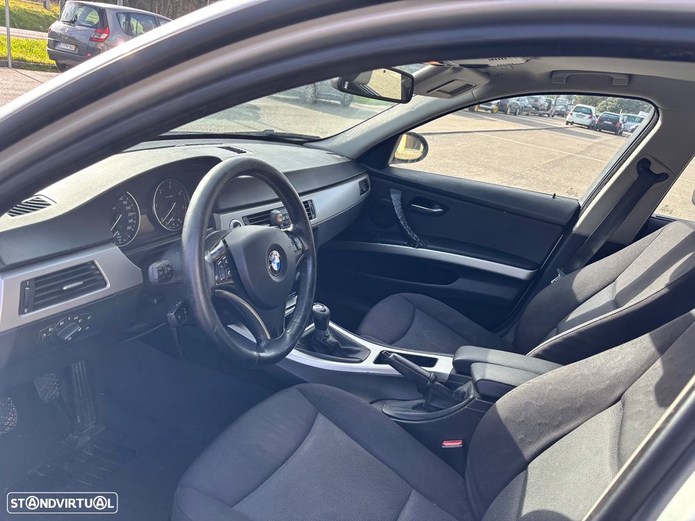 BMW 318 d Navigation Sport - 15