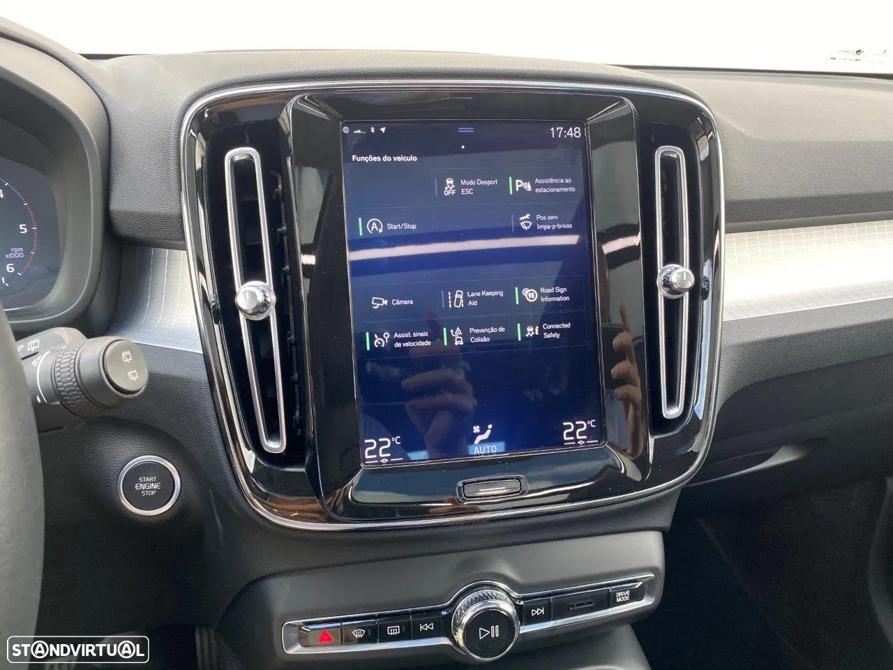 Volvo XC 40 2.0 D3 Momentum Plus Geartronic - 29