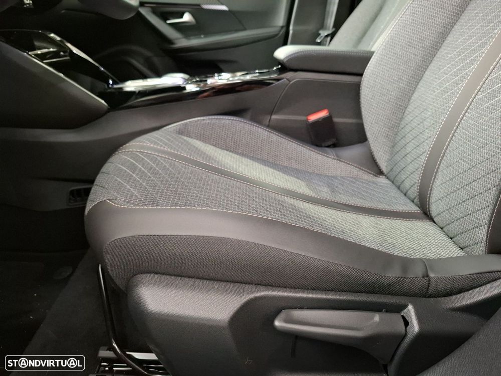 Peugeot e-2008 54 kWh Allure - 21