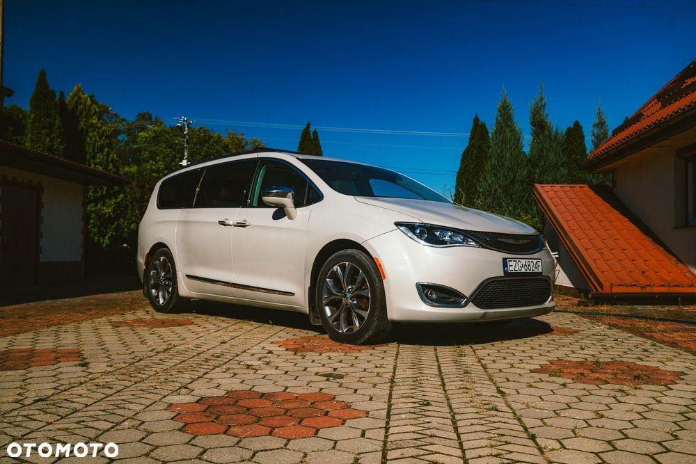 Chrysler Pacifica - 1