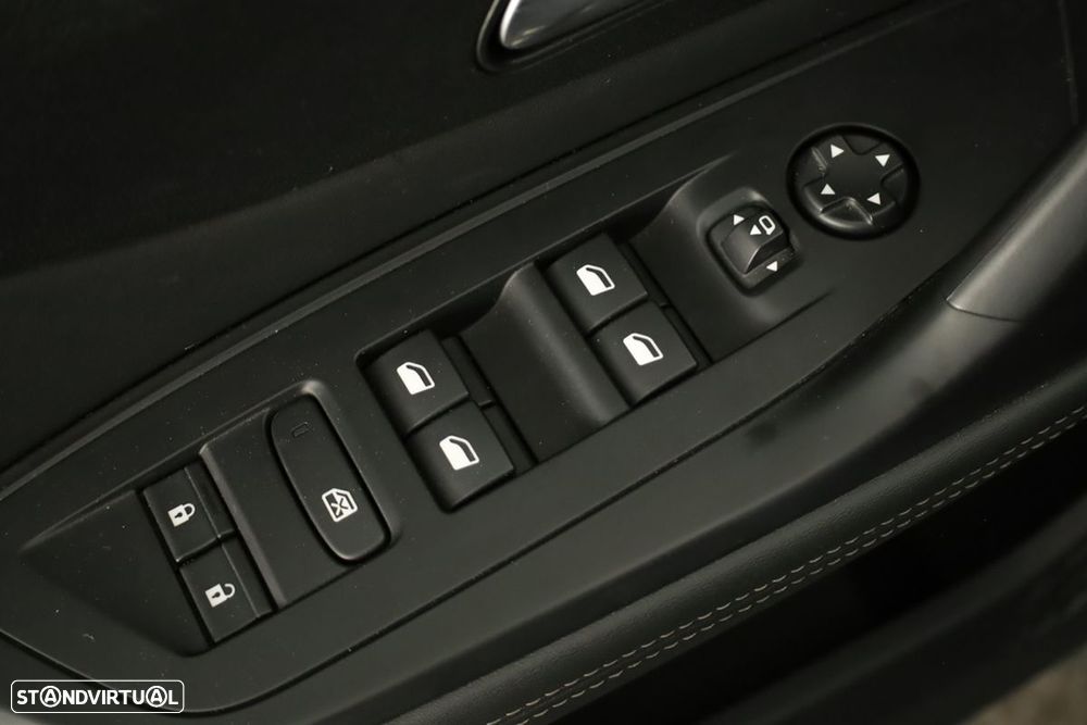 Peugeot 408 1.2 PureTech Allure EAT8 - 18