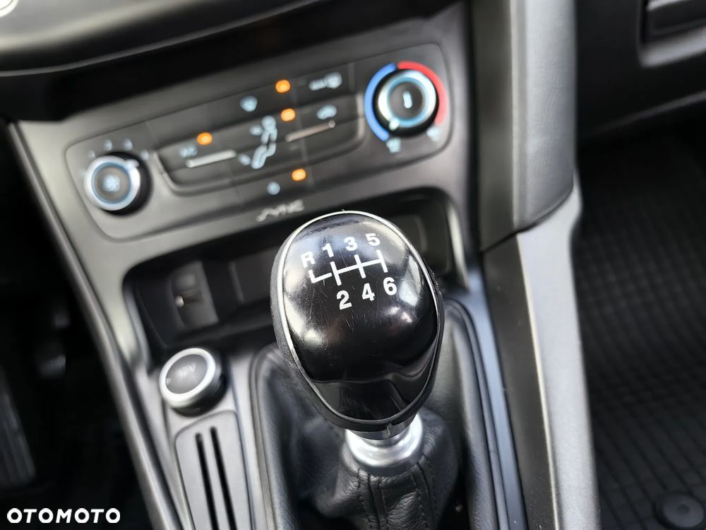 Ford Focus 1.5 TDCi SYNC Edition - 16